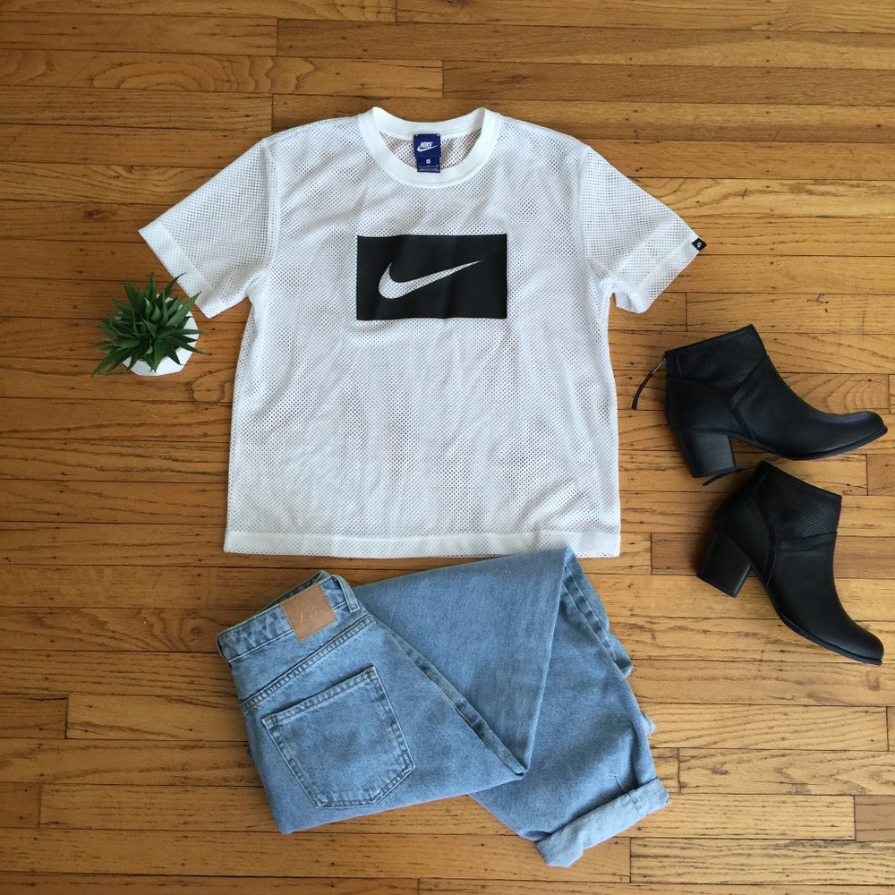 Nike workout/athleisure shirt